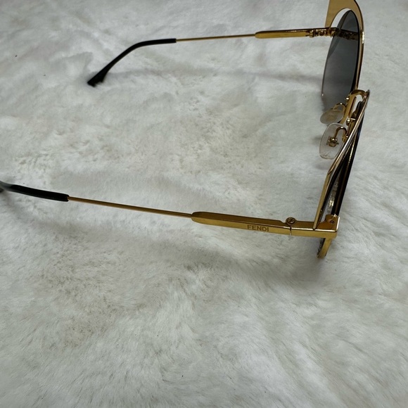Fendi Stylish Gold Sunglasses case included - Picture 5 of 9